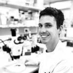 为了找到蜇人最疼的生物，他们被几百种生物蜇了上千次